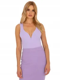 prazkowane-body-damskie-z-dekoltem-w-serek