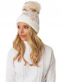 wygodna-czapka-damska-zimowa-beanie-z-pomponem