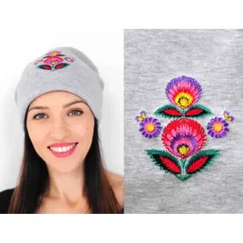 dwustronna-czapka-z-haftem-lowickim-szara