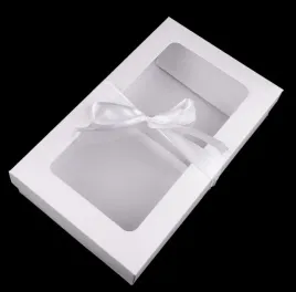 pudelko-papierowe-z-okienkiem-i-wstazka-165-x-275-x-6-cm