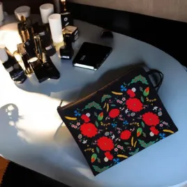 kosmetyczka-kociewska-folkowy-wzor-haftowana-saszetka