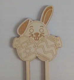 topper-wielkanoc-zajac-na-piku-do-kwiatow-koszyczka-ozdoba