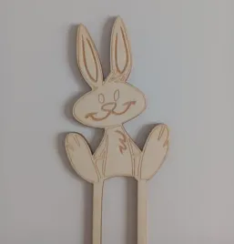 topper-wielkanoc-zajac-na-piku-do-kwiatow-koszyczka-ozdoba