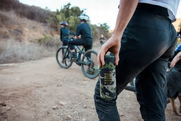 glosnik-jbl-flip-7-squad-komunikacja-bluetooth