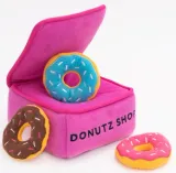 zippy-paws-norka-pudelko-donutow