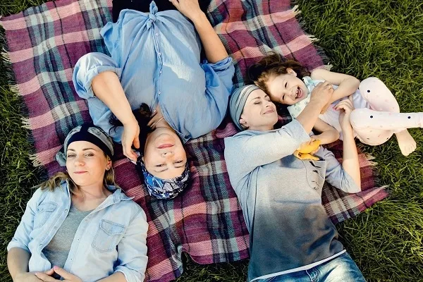 ciepla-czapka-ada-pluszu-eva-design-material-dominujacy-bawelna