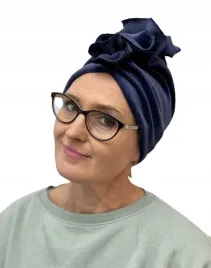 granatowy-turban-luba-z-weluru-czapka-bez-wzoru-takze-po-chemioterapii