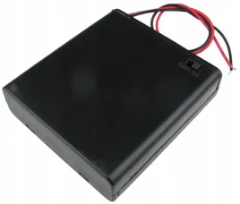 koszyk-na-baterie-4xaa-r6-z-wylacznikiem-0651