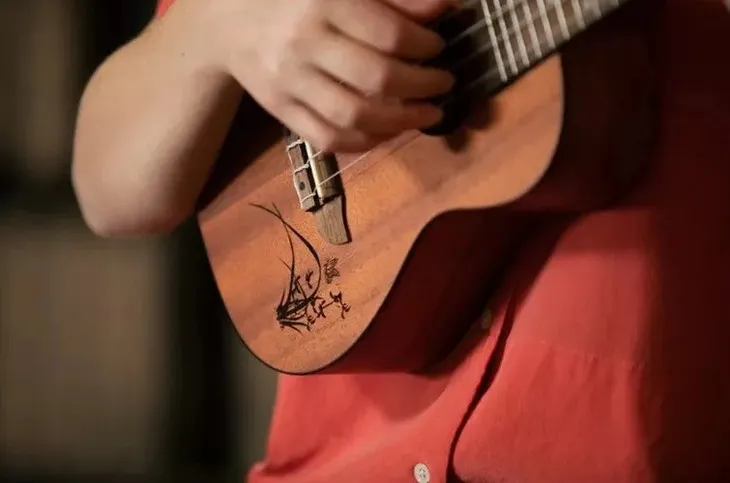 ukulele-koncertowe-ortega-ru5mm-selekcjonowane-tyl-mahon