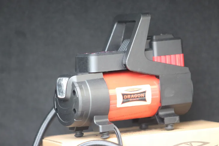 dragon-winch-kompresor-samochodowy-pompka-sprezarka-mini-12v-led-marka-dragon-winch-stan-nowy