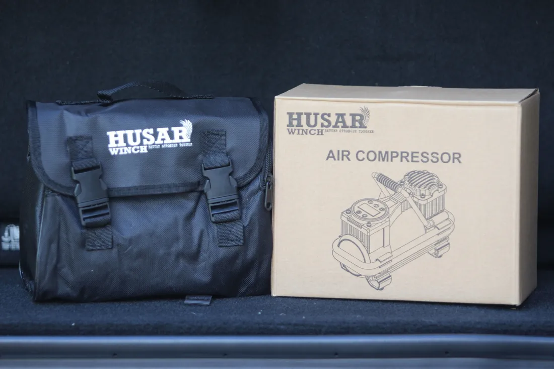 husar-winch-kompresor-samochodowy-pompka-sprezarka-mini-12v-led-stan-nowy