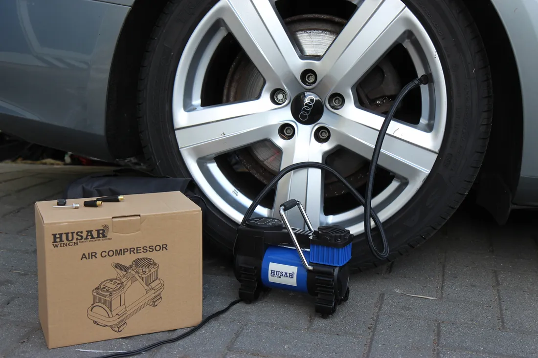 husar-winch-kompresor-samochodowy-pompka-sprezarka-mini-12v-led