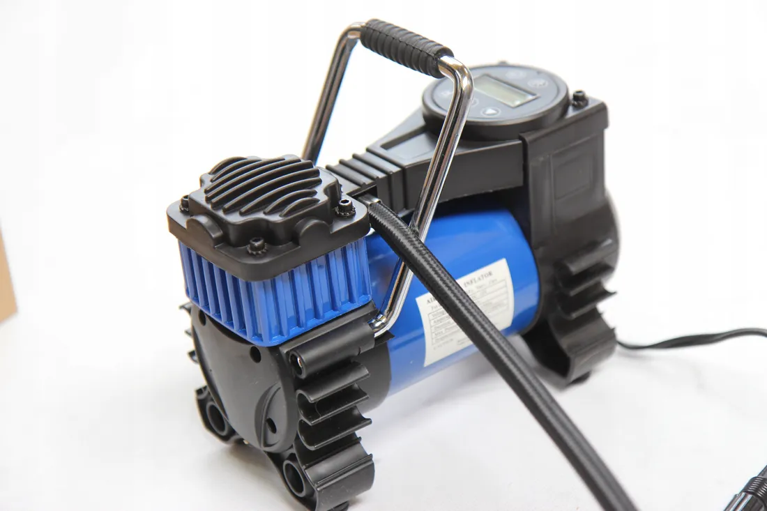 husar-winch-kompresor-samochodowy-pompka-sprezarka-mini-12v-led