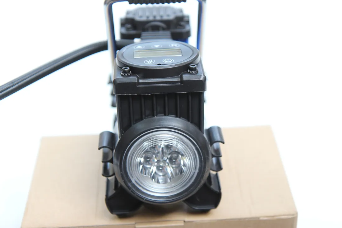 husar-winch-kompresor-samochodowy-pompka-sprezarka-mini-12v-led