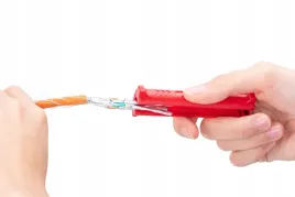 sciagacz-izolacji-do-skretek-utp-stp