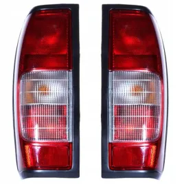 nissan-navara-d22-2002-2005-lampa-tylna-tyl-le-pr