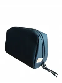wodoodporna-kosmetyczka-organizer-unisex-podrozna-podreczna-czarna