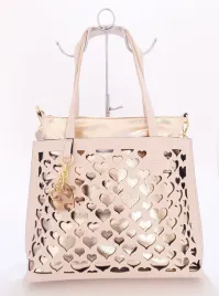 bezowo-zlota-torba-damska-shopper-2w1-z-azurowym-wzorem
