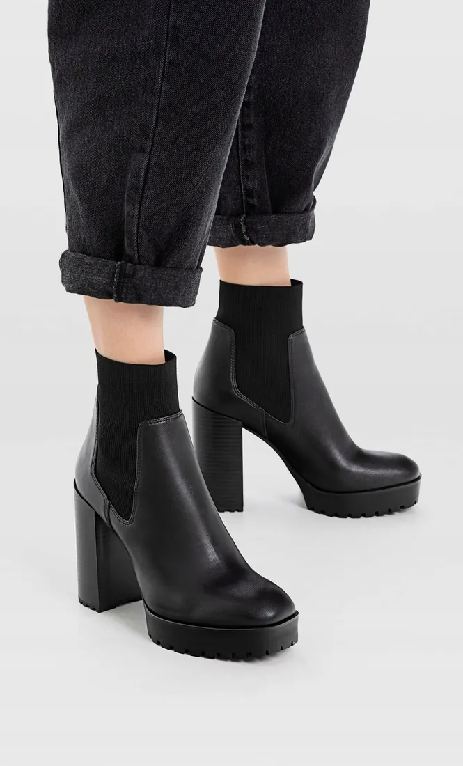 stradivarius-czarne-botki-na-platformie-40-70040