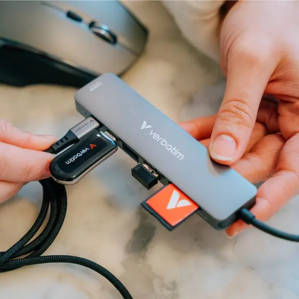 adapter-hub-verbatim-hdmi-usb-c-3-2-usb-c-2xusb-a-3-2-sd-microsd-stan-nowy