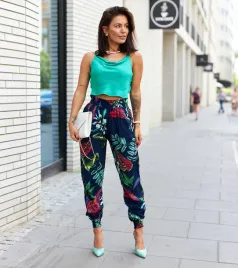 granatowe-spodnie-w-kwiaty-lomellina