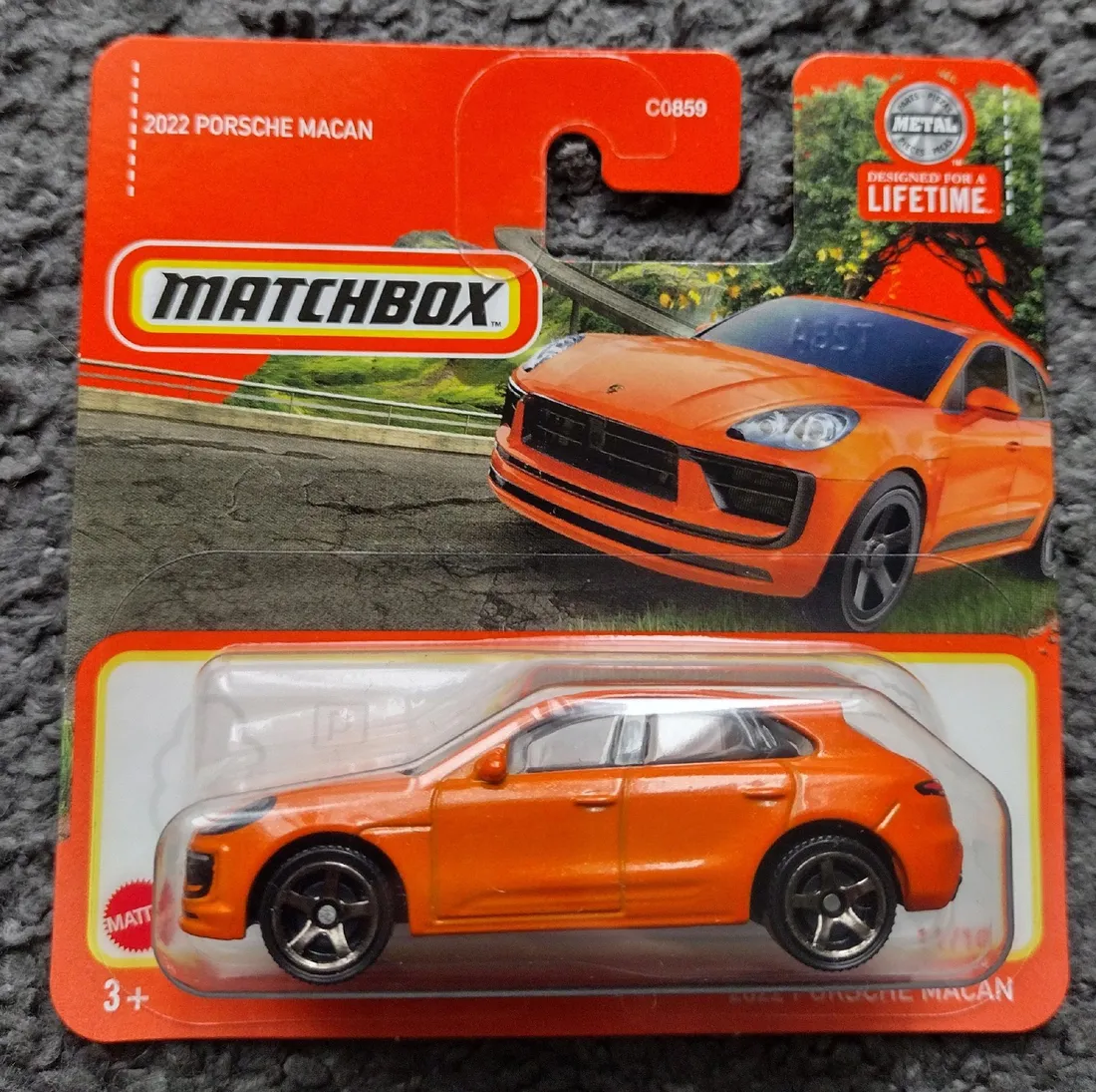 matchbox-2022-porsche-macan