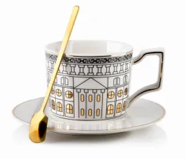 filizanka-porcelanowa-ze-zlota-lyzeczka-220-ml