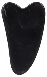gua-sha-czarny-jadeit-poprawia-elastycznosc-skory-wysoka-jakosc-zmarszczki
