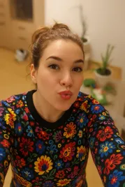 bluza-damska-z-wzorem-lowickim-i-roslinnym