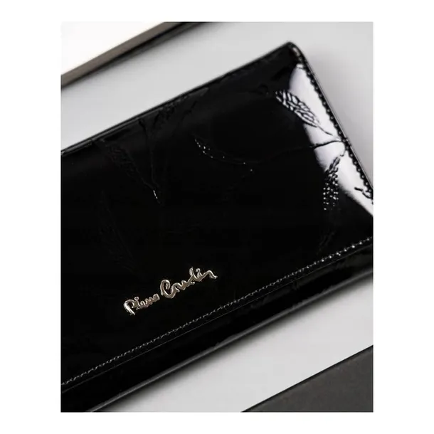 dh02leaf11461268-marka-pierre-cardin