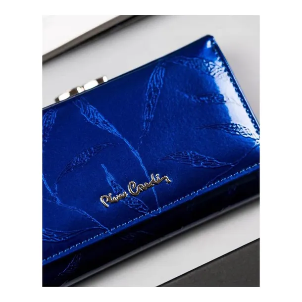 dh02leaf10861289-marka-pierre-cardin