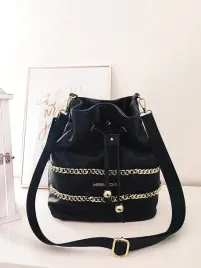 massimo-contti-torebka-worek-czarna-z-lancuszkami