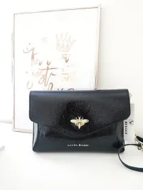 laura-biaggi-torebka-kopertowka-pszczolka-czarna-blyszczaca