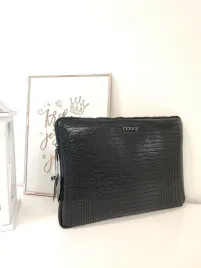 nobo-torba-etui-na-laptopa-czarna-blyszczaca