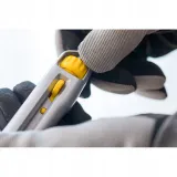 noz-interlock-18mm-5-ostrzy-carbide-waga-z-opakowaniem-1-kg-stan-nowy