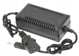 ladowarka-zasilacz-do-opryskiwacza-akumulatorowego-12v-1-3a