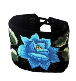 bransoletka-haftowana-z-niebieska-roza