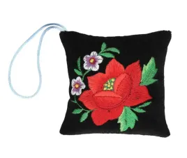 szpilecznik-z-haftem-lowickim-czarna-z-czerwona-roza