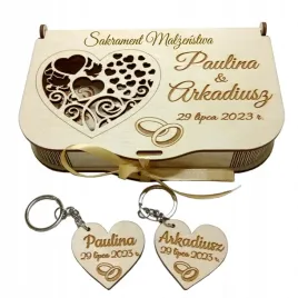 pamiatka-slub-slubna-pudelko-pieniadze-breloczki-na-koperte-z-breloczkami