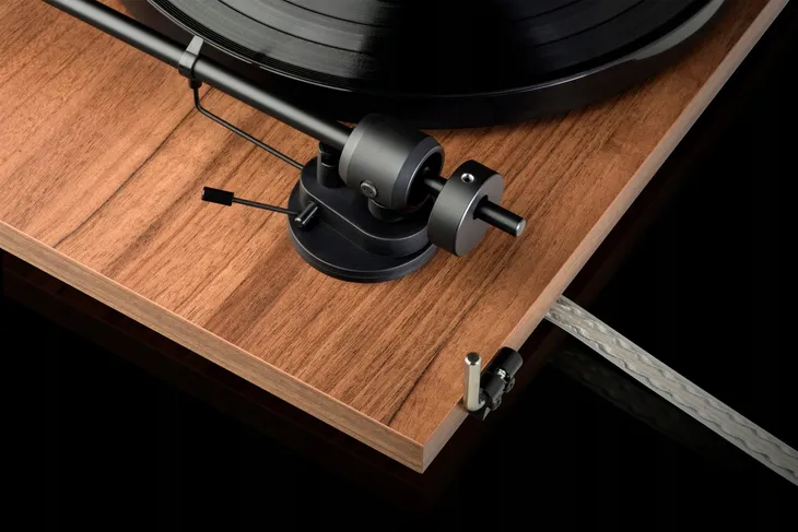 gramofon-pro-ject-e1-phono-brazowy-sterowanie-manualne