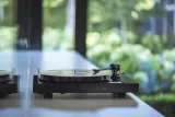 gramofon-pro-ject-jukebox-e1-om5e-czarny-sterowanie-manualne