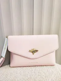 laura-biaggi-torebka-kopertowka-pszczolka-rozowa