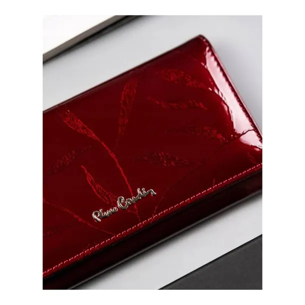 dh02leaf11461287-marka-pierre-cardin