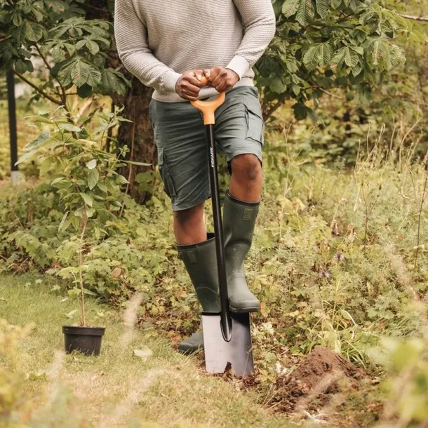 fiskars-szpadel-prosty-solid-117cm-uchwyt-d-waga-z-opakowaniem-2-5-kg