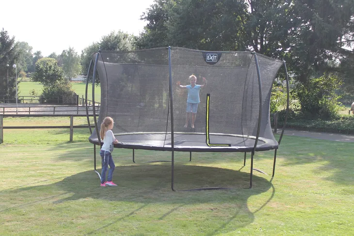 trampolina-exit-silhouette-z-siatka-ksztalt-okragly
