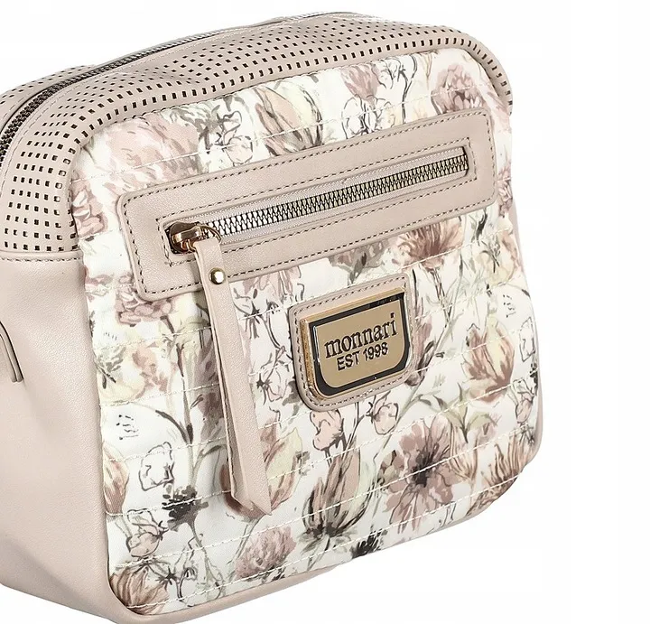 monnari-cudowna-bezowa-pakowna-pikowana-listonoszka-w-kwiaty-logo-pasek