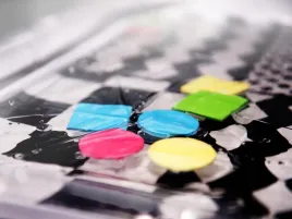 mata-wodna-sensoryczna-dmuchana-dla-niemowlat-czarno-biala-mix-wzorow-xx