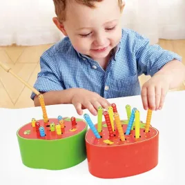 zlap-robaki-z-truskawki-gra-drewniana