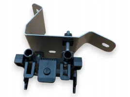 uchwyt-wspornik-lapa-przod-radaru-autopilota-1047096-00-g-tesla-x-2015-2017