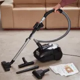 odkurzacz-workowy-lovio-vacuumcapsule-cechy-dodatkowe-mozliwosc-postawienia-pionowo-do-wygodnego-przechowywania-odkurzacz-bezworkowy-przewodowy-mocny-posiada-zwijany-przewod-zasilajacy-o-dlugosci-7m